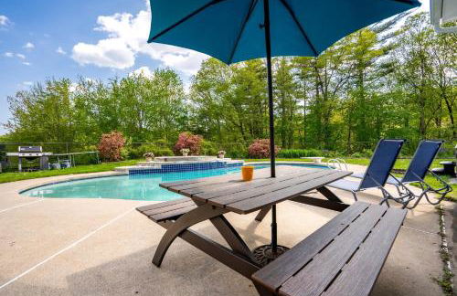 Maine Pondfront Home Sleeps 22 - Pool & Hot Tub - Photo 3