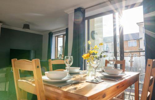 Homely Two Bedroom Apartment in Milton Keynes - Free Parking, WiFi, & Netflix - Photo 15