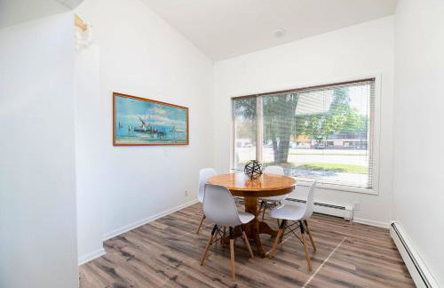 Surf Shack- North Muskegon Oasis - Foto 3