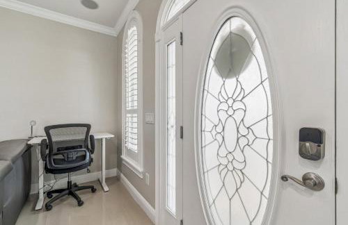 3br,3ba home near Downtown and Airport, Walk to the Stadium - Foto 3