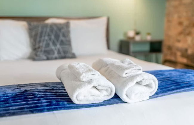 100 Year-old Historic Brick 2BR Loft Large Patio2 - Foto 17