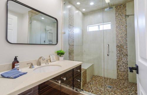 New 5 bed w/hot tub close to Universal sleeps 12 - Foto 31