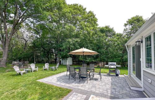 Steps to Beach + Sunset Views! East Marion Home - Foto 18