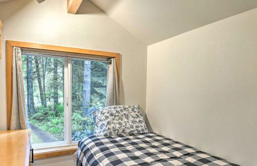 The River House with Deck, on McKenzie River! - Foto 17