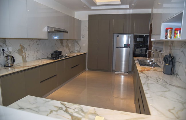 Mira Heights Suite & Conferencing - Photo 10