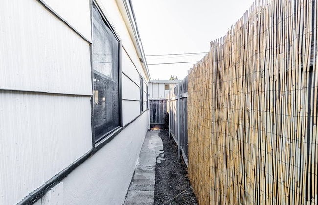 Live Like a Local - Studio With Huge Backyard - Foto 15