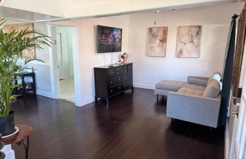 Downtown Whitestown with King Suite and Pool - Foto 2