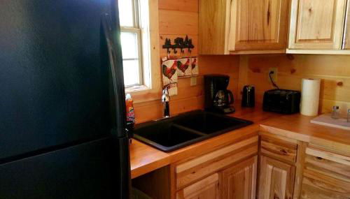 Rustic Family-Friendly Accommodation with Jacuzzi near Huntington, West Virginia - Photo 2