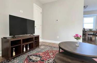 Gated 2BR Condo I 5 min Uptown - Foto 9