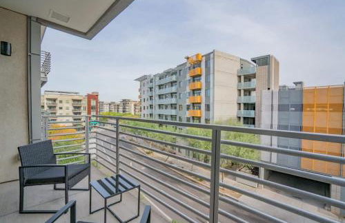 Modern 2BD DT - Balcony, Gym, W-D, Parking - Sleeps 8 - Photo 38