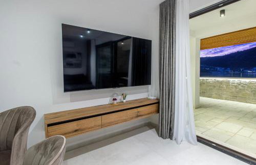 Seafront Villa Kupinica with heated Pool - Foto 26