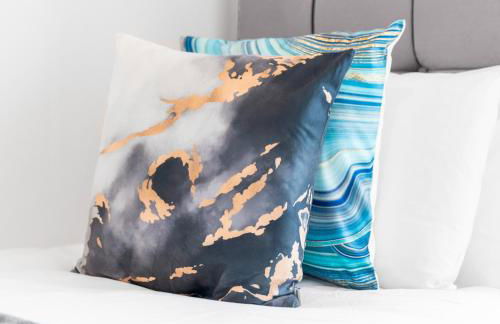 Stylish Two Bed Apartment -Cradley Health - Smart Tv - Netflix - Parking 27BC - Foto 25