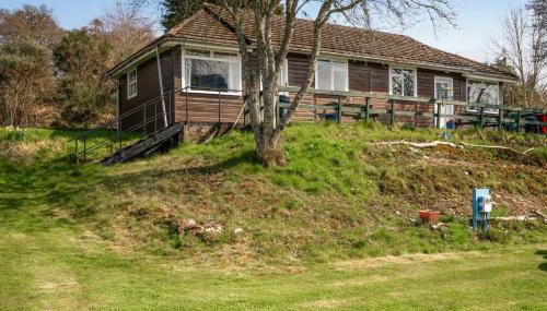 2 Bed Chalet - Sleeps 3 - River and mountain views - Foto 1, Garden