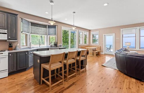 Experience luxury at Lakefront Villa - Foto 14