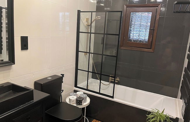 Villa Evelina 1 Minute to Beach Sleeps 8 - Photo 8