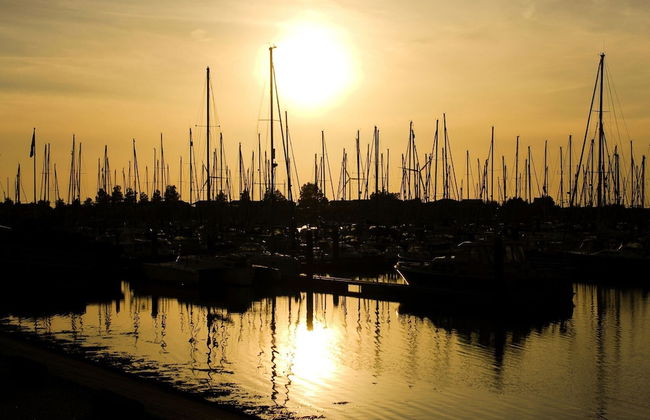 Detached Luxury Lodge near Sea - Photo 33