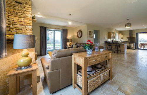 Luxury 3 Bed Home with Heated Swimming Pool Air Con and Boules Pitch - Foto 37