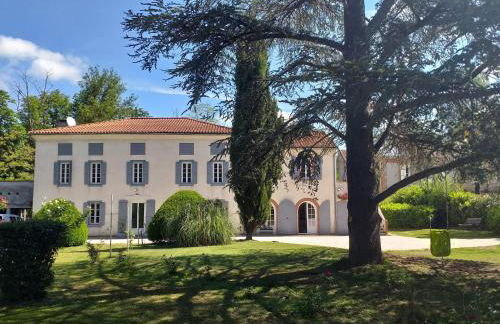 Chez Celine et Philippe appartement dans propriété de charme avec piscine - Foto 2