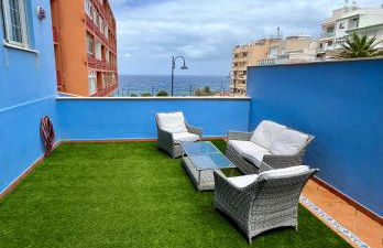 Apartamento a pie de playa con una amplia terraza - Foto 1