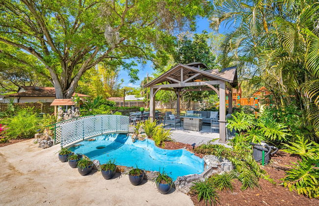 Luxe Largo Retreat: Pool, Games, Basketball & More - Foto 14