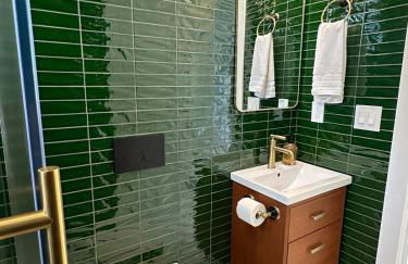 NEW REMODEL Denver Luxury Home with Private HOT TUB - Foto 41