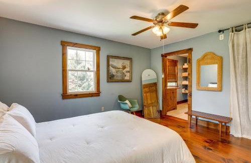 Walk to River Couples Retreat in Kintnersville! - Foto 12