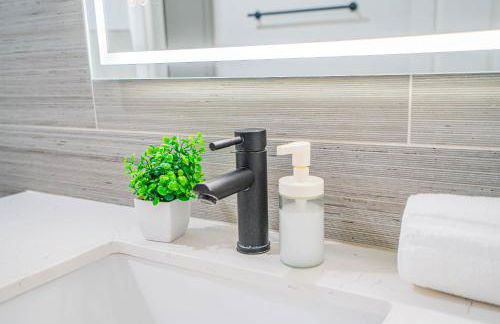 Glitzy 2BR Walk to Westgate Pool Gym WD - Foto 51