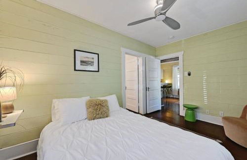 Peaceful Bungalow with Fenced Yard near Shops and Cafes - Photo 21