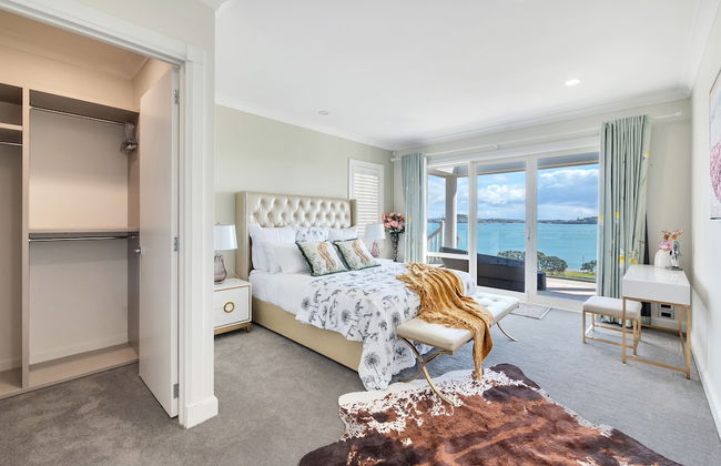 Magnificent Harbour View Villa in Orakei - Photo 6