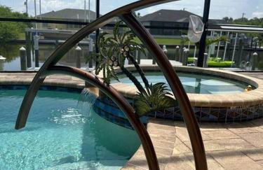 Luxury Waterfront Home With Heated Pool & Hot Tub - Foto 39