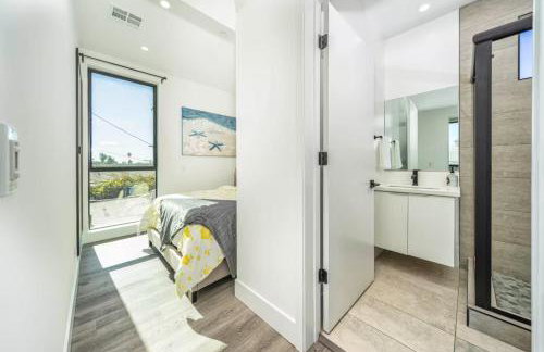 7 BR double house with parking and a backyard in LA - Foto 14