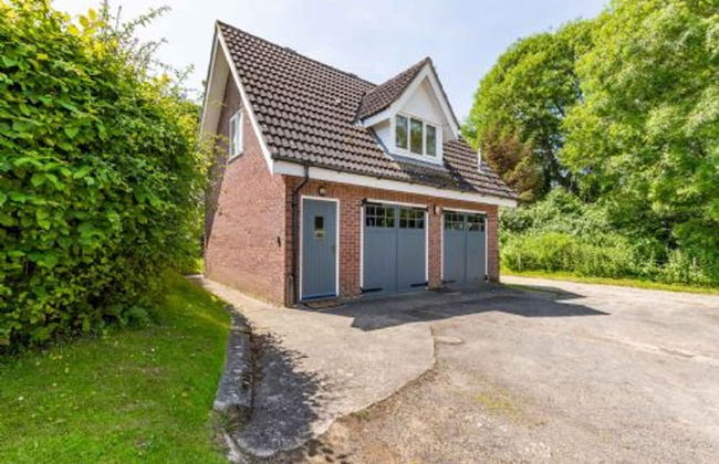 Host Stay The Lodge at Alderfen View - Photo 16