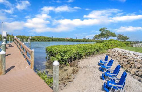 Paradise with a pool, pier and private beach area - Foto 32