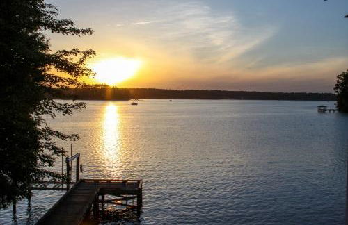Lakefront Troutman House with Spectacular Sunsets! - Foto 38