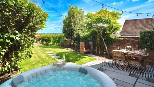 Stylish 2 Bedroom Cottage With Hot Tub And Parking - Foto 2