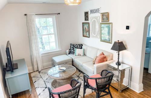 Adorable 1BR Apt. w KING bed 1 m. to square - Foto 36