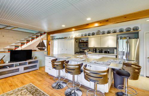 Historic Friendship Boat House Near Back River! - Foto 1