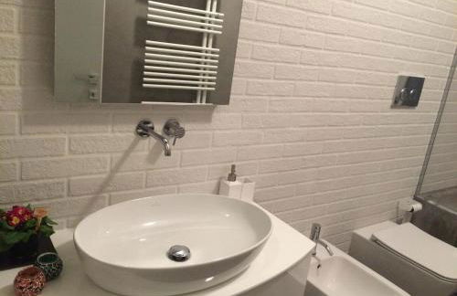 Cozy Apartment in Paolo Sarpi with balcony - Photo 19