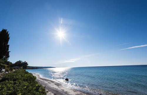 Azure Coast Seafront Retreat - Foto 33