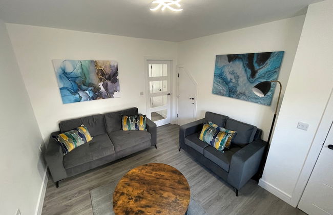 Brand New High Spec House with parking - Foto 13