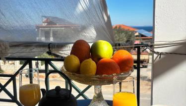 The bee's house 2 - Foto 2