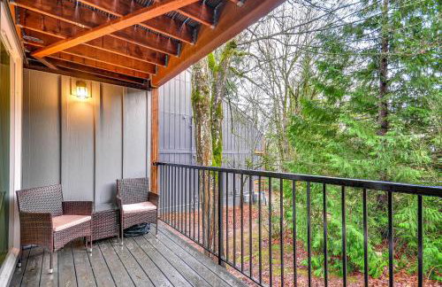Lake Oswego Condo with Balcony, 3 Mi to the Water! - Foto 2