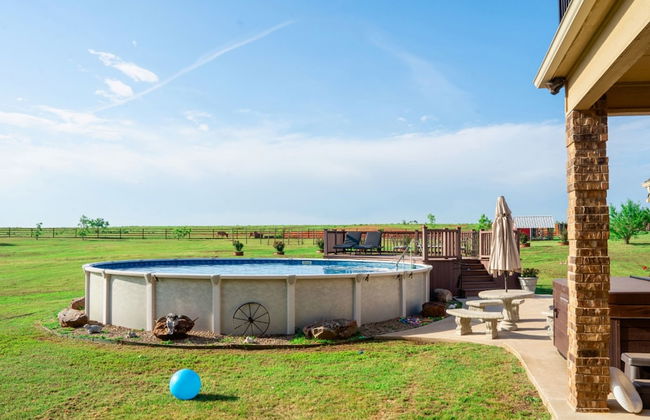 Peaceful Luxurious Ranch Family Reunion - Photo 2