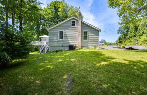 Modern Terryville Cottage with Deck and Lake View! - Foto 23