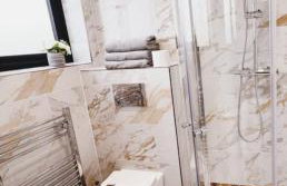 New, modern 4 bed, 3 bath house ,free parking - Foto 26