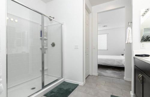 Stylish & Bright Gem ~ King/Queen Beds ~ Backyard! - Foto 18