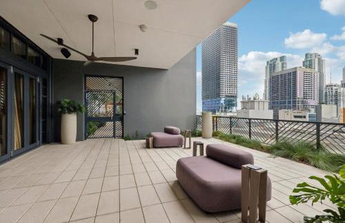 Stunning Lux 2 Bed 2 Bath with Panoramic View from Balcony - Foto 54