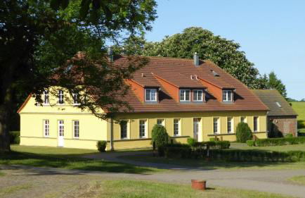 Gut-Rattelvitz-Parterre-A-hochwertig-Sauna-Kamin-eTankstelle-Spielscheune-15-000qm-Parkland - Foto 1