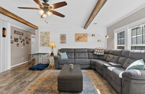 Hartwell Haus with Dock & Playground home - Foto 13