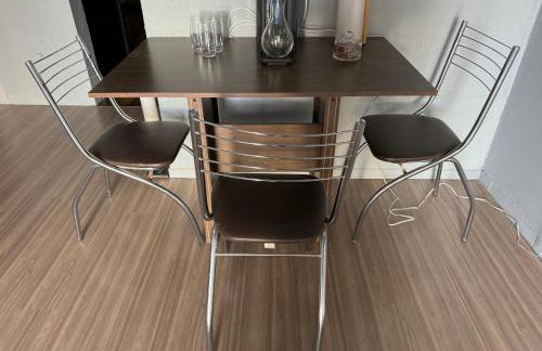 Studio com quarto e banheiro em frente ao Parque do Lago Acomoda até 2 pessoas 1 cama - Foto 20